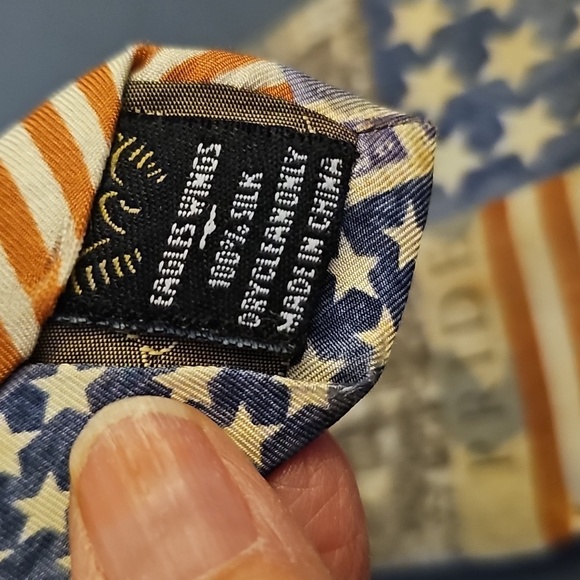 Patriotic Themed Men's Tie. 100% Silk By EAGLES WINGS - Picture 3 of 6